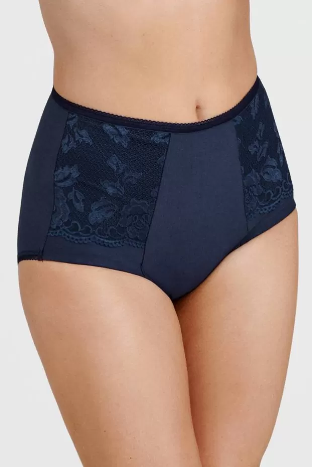Shop Lovely Lace panty - A good and stable fit that is perfect for everyday wear - Slips